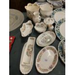 A LARGE MIXED COLLECTION OF AYNSLEY WARE TO INCLUDE VASES AND PLATES ETC