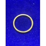 A 22 CARAT GOLD WEDDING BAND GROSS WEIGHT APPROXIMATELY 5.5 GRAMS