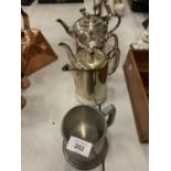 AN ASSORTMENT OF ITEMS TO INCLUDE A BRASS TABLE LAMP, CANDLESTICKS ETC