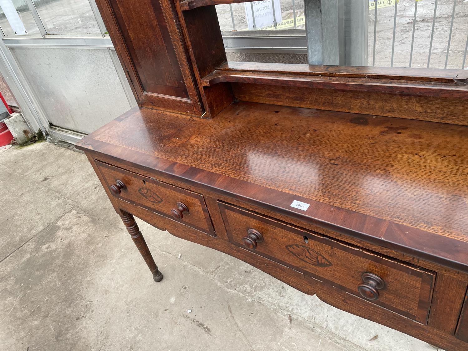 A GEORGE III OAK AND CROSSBANDED DRESSER WITH OVAL SHELL ENLAYS, THREE DRAWERS, ON TURNED LEGS, WITH - Image 8 of 11