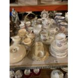 A LARGE SELECTION OF VARIOUS CERAMIC WARE TO INCLUDE ART DECO STYLE PARAGON ITEMS AND AYNSLEY ETC