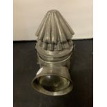 A 1915 REFORM LIGHTING CO LAMP