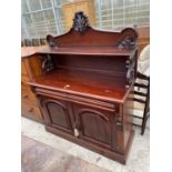 A VICTORIAN STYLE MAHOGANY CHIFFONIER WITH TWO DRAWERS AND CUPBAORDS TO THE BASE, THE UPPER PORTIION
