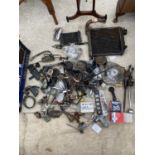 A LARGE QUANTITY OF VINTAGE CAR PARTS TO INCLUDE OIL FILTERS, GEAR KNOBS AND MIRRORS ETC