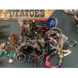A LARGE ASSORTMENT OF COSTUME JEWELLERY TO INCLUDE NECKLACES
