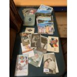 A LARGE QUANTITY OF VINTAGE POSTCARDS TO ALSO INCLUDE AN ALBUM OF CIGARETTE CARDS