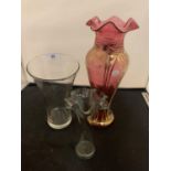 A CRANBERRY GLASS VASE WITH GOLD DETAIL (H: 34CM) AND A FURTHER TWO CLEAR GLASS VASES, ONE WITH