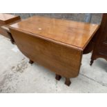 AN EARLY 20TH CENTURY OAK GATELEG DINING TABLE