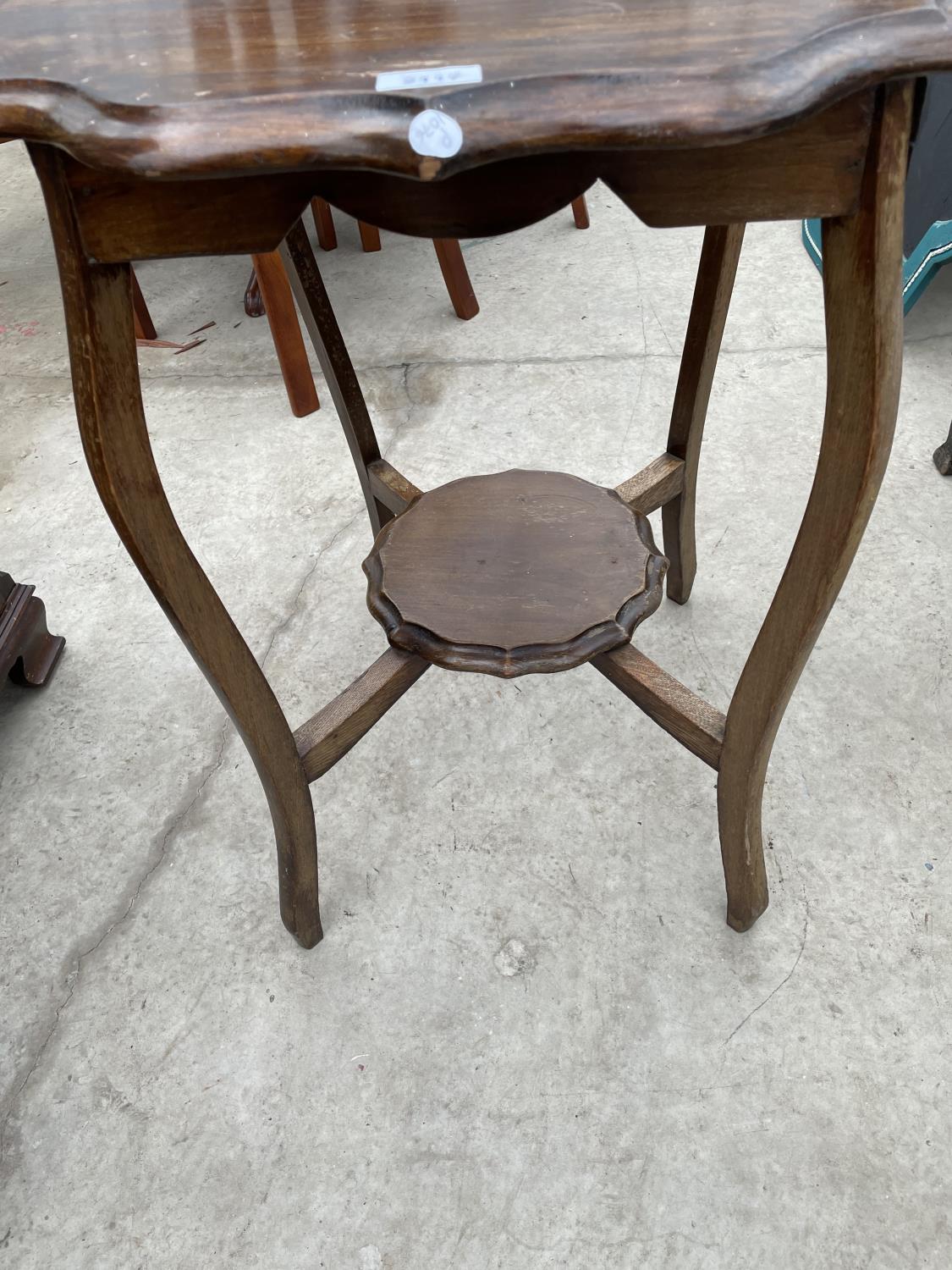 AN EDWARDIAN TWO TIER OCCASIONAL TABLE, 23" DIAMETER - Image 3 of 3