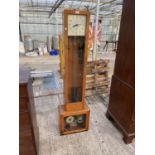 A GENTS OF LEICESTER OAK CASED CLOCKING IN CLOCK