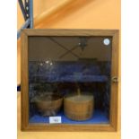 AN INLAID OAK GLASS CABINET TO INCLUDE TWO TREEN LIDDED BOWLS