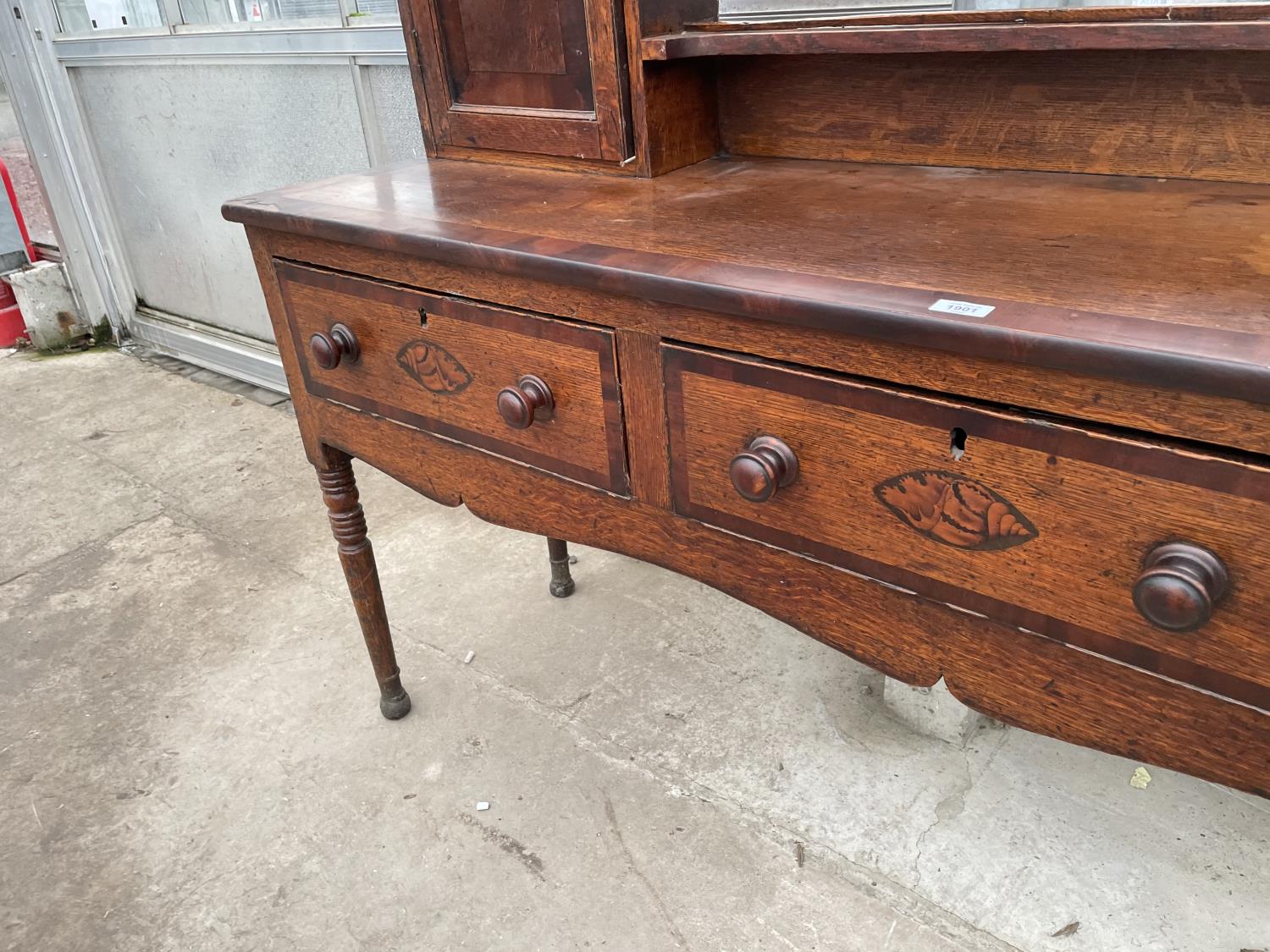 A GEORGE III OAK AND CROSSBANDED DRESSER WITH OVAL SHELL ENLAYS, THREE DRAWERS, ON TURNED LEGS, WITH - Image 10 of 11