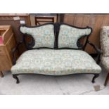 AN EDWARDIAN EBONISED TWO SEATER PARLOUR SETTEE WITH PIERCED FRETWORK BACK, ON CABRIOLE LEGS