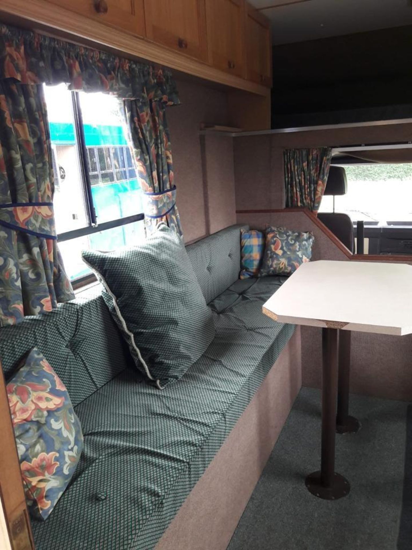 LEYLAND DAF HORSE BOX WITH GOOD LIVING ACCOMODATION MOT EXPIRED + VAT - Image 10 of 15