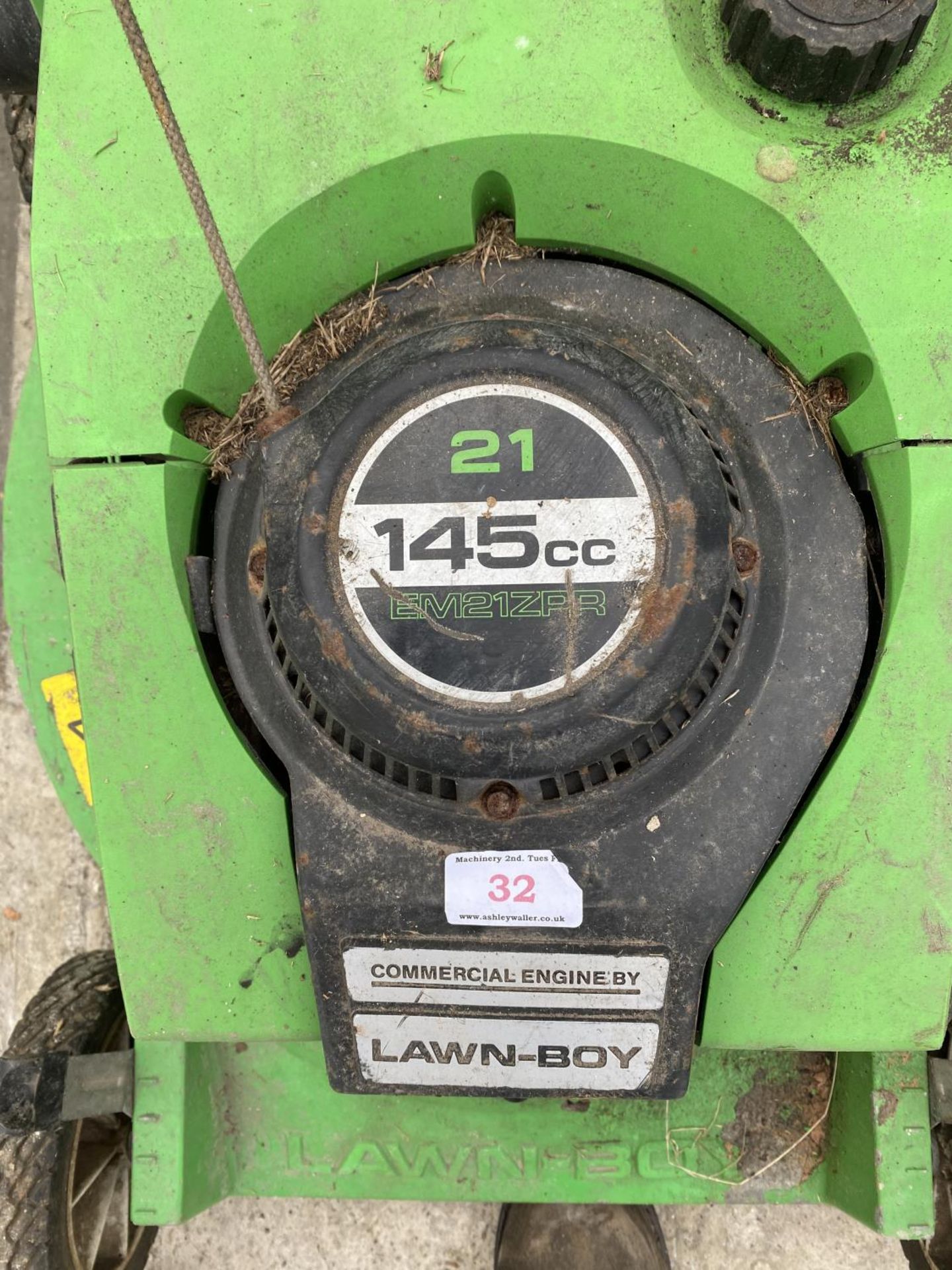 A LAWN-BOY 21 EM21SPR ROTARY MOWER FROM LOCAL CHRIKET CLUB NO VAT - PROCEEDS TO CHARITY - Image 2 of 2