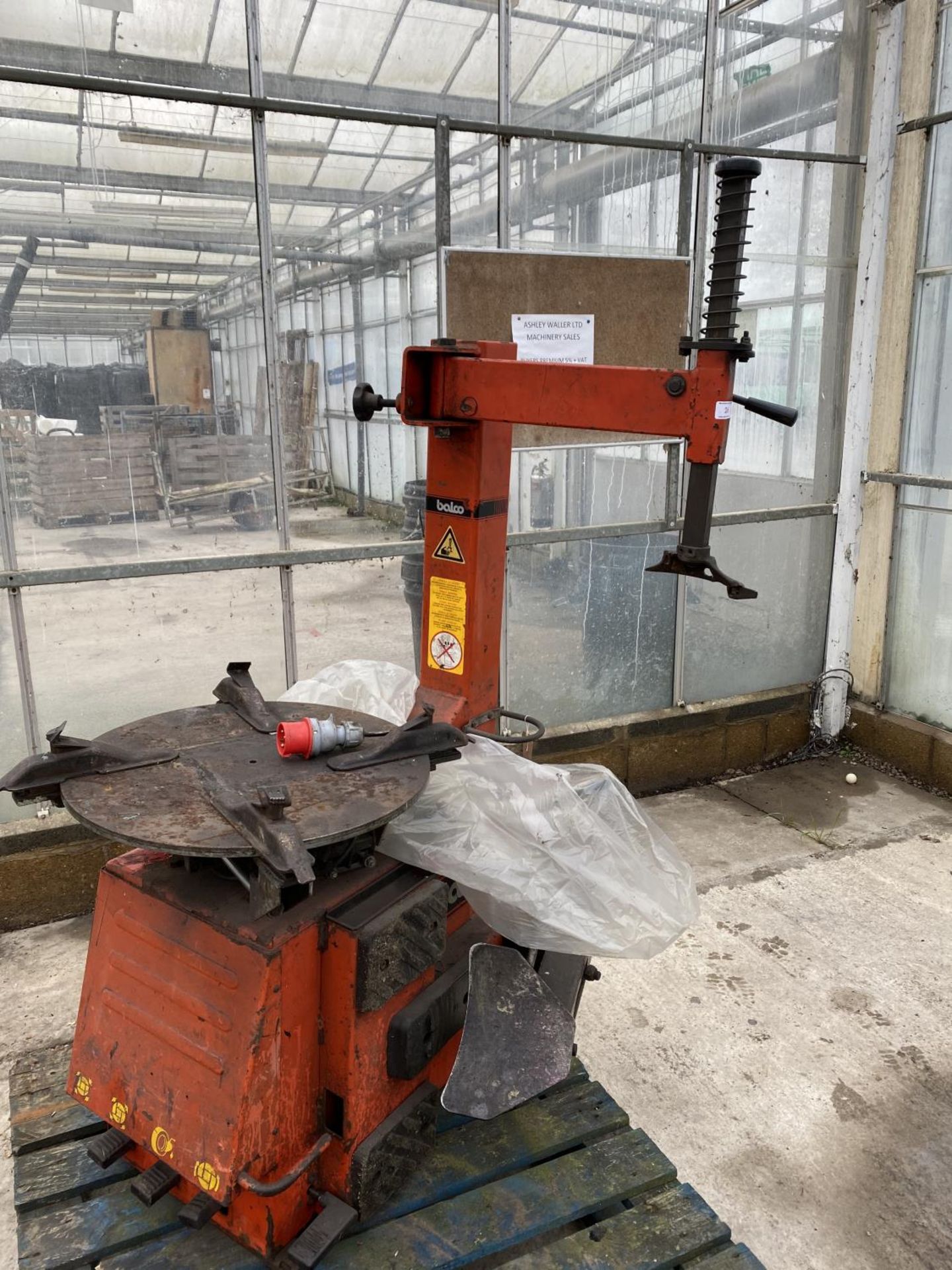 A BALCO COLBRI BL502 TYRE CHANGER +VAT