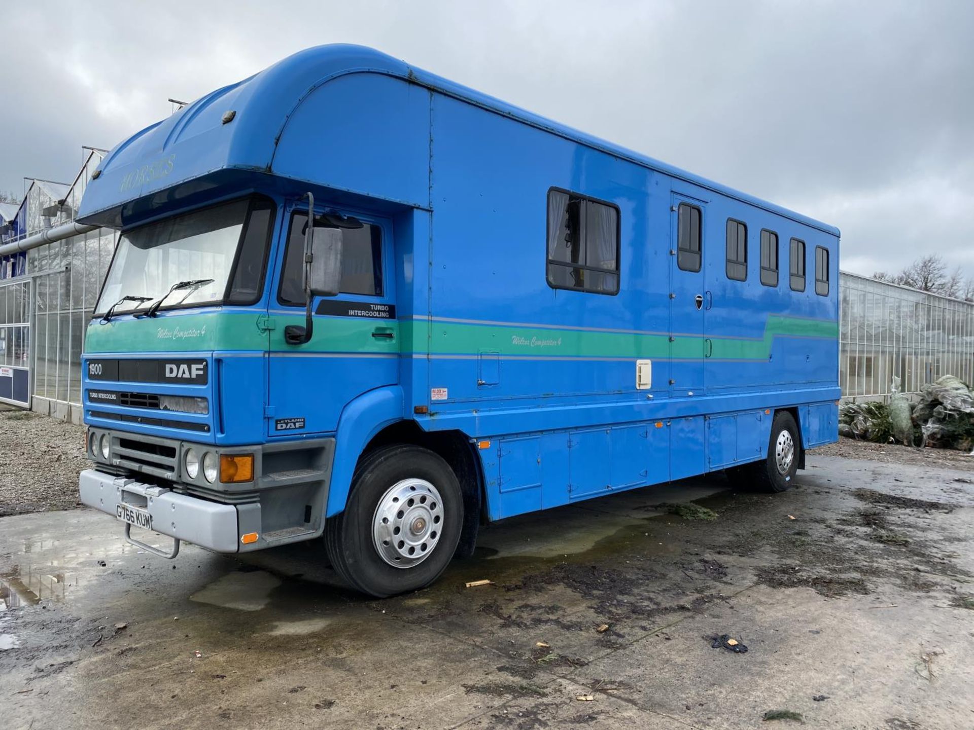 LEYLAND DAF HORSE BOX WITH GOOD LIVING ACCOMODATION MOT EXPIRED + VAT