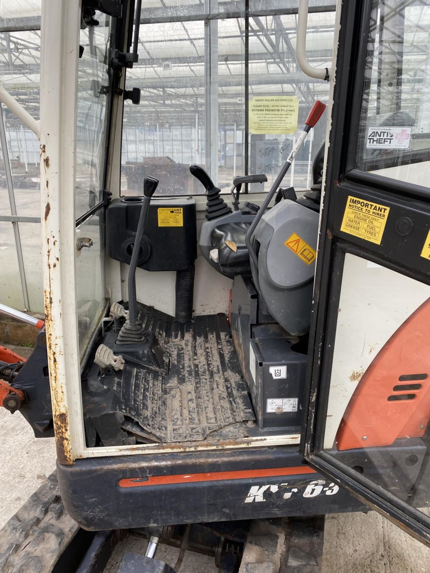 A KUBOTA KX 36-3 MINI DIGGER SERIAL 78757 YEAR 2010 CURRENT OWNER LOCAL USED FOR LIGHTWORK - Image 7 of 8