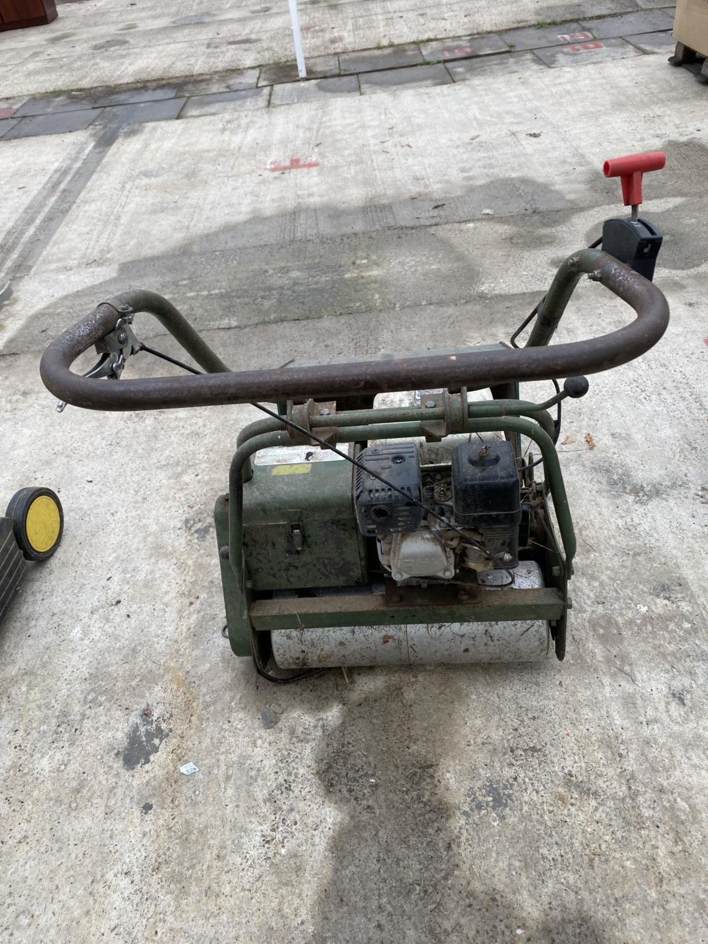 AN ATCO 20" LAWN MOWER WITH HONDA GX 160 ENGINE FROM LOCAL CRICKET CLUB NO VAT - PROCEEDS TO CHARITY - Image 3 of 3