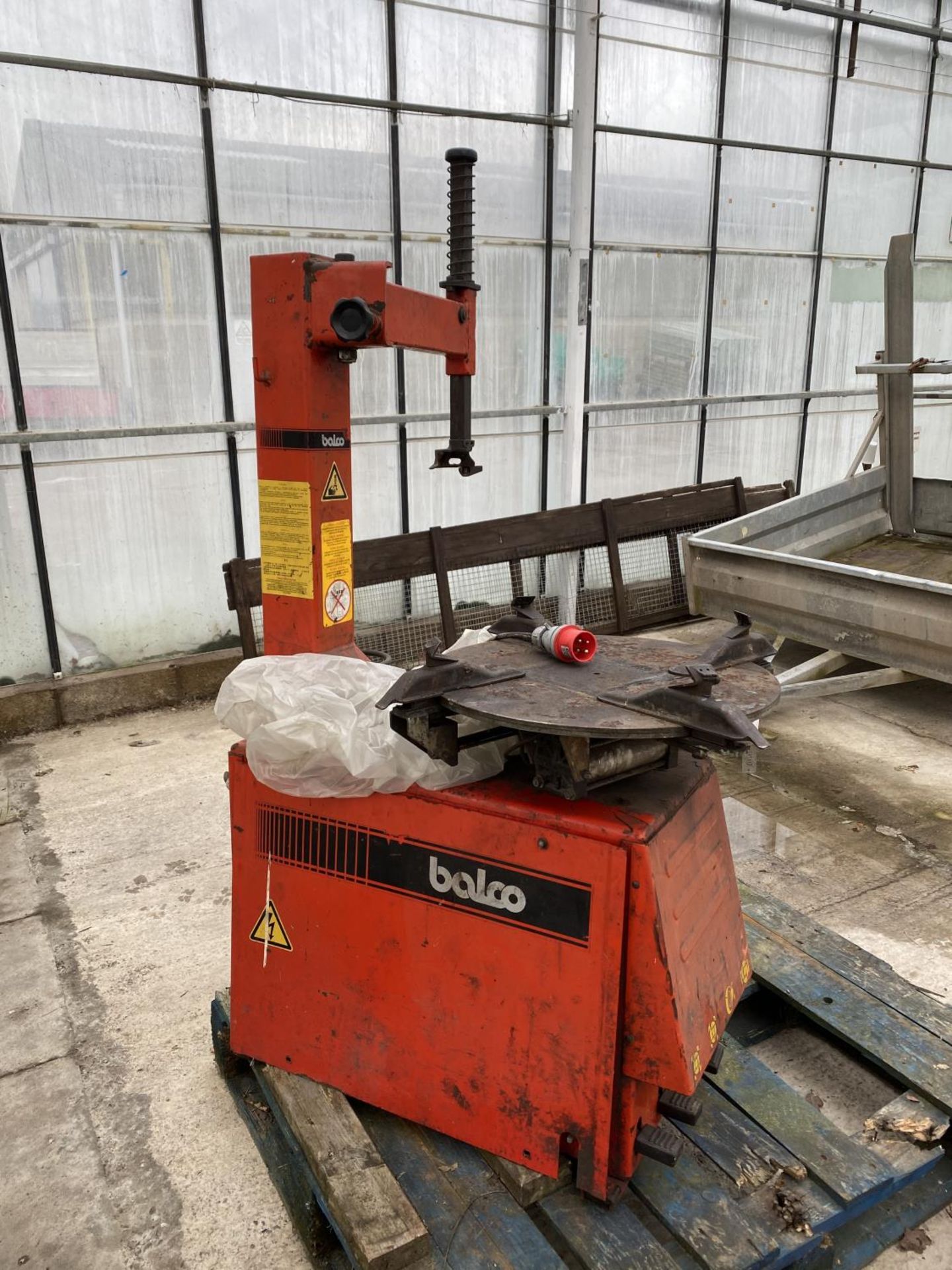 A BALCO COLBRI BL502 TYRE CHANGER +VAT - Image 4 of 4