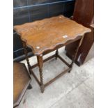 AN EARLY 20TH CENTURY OAK BARLEYTWIST CENTRE TABLE, 23x17"