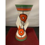 A WEDGEWOOD CLARICE CLIFF YO-YO VASE