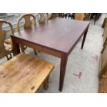 A MODERN MAHOGANY EFFECT DINING TABLE, 59x36"