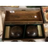 A PAIR OF VINTAGE BOWLING BOWLS IN OAK CARRYING CASE