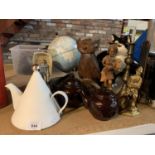 A SELECTION OF VARIOUS COLLECTABLES TO INCLUDE A PAIR OF BRASS CANDLESTICKS, A GLOBE, A LARGE