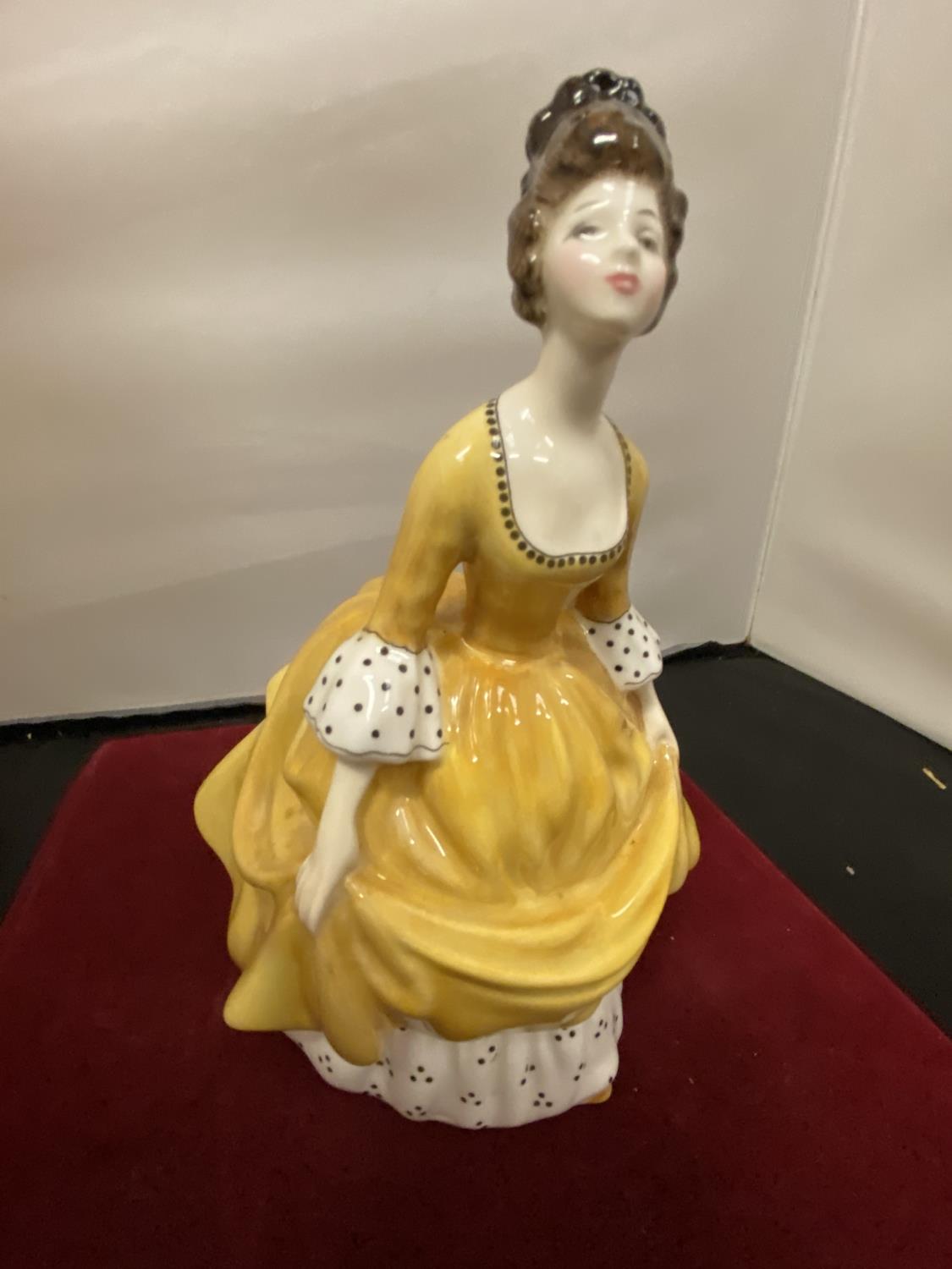 FOUR ROYAL DOULTON FIGURINES (SECONDS) TO INCLUDE SARA, FLEUR, CORALIE AND FIGURE OF THE YEAR AMY - Image 6 of 9