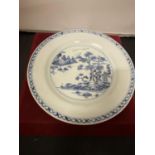 AN 18TH CENTURY CHINESE EXPORT BLUE AND WHITE PLATE