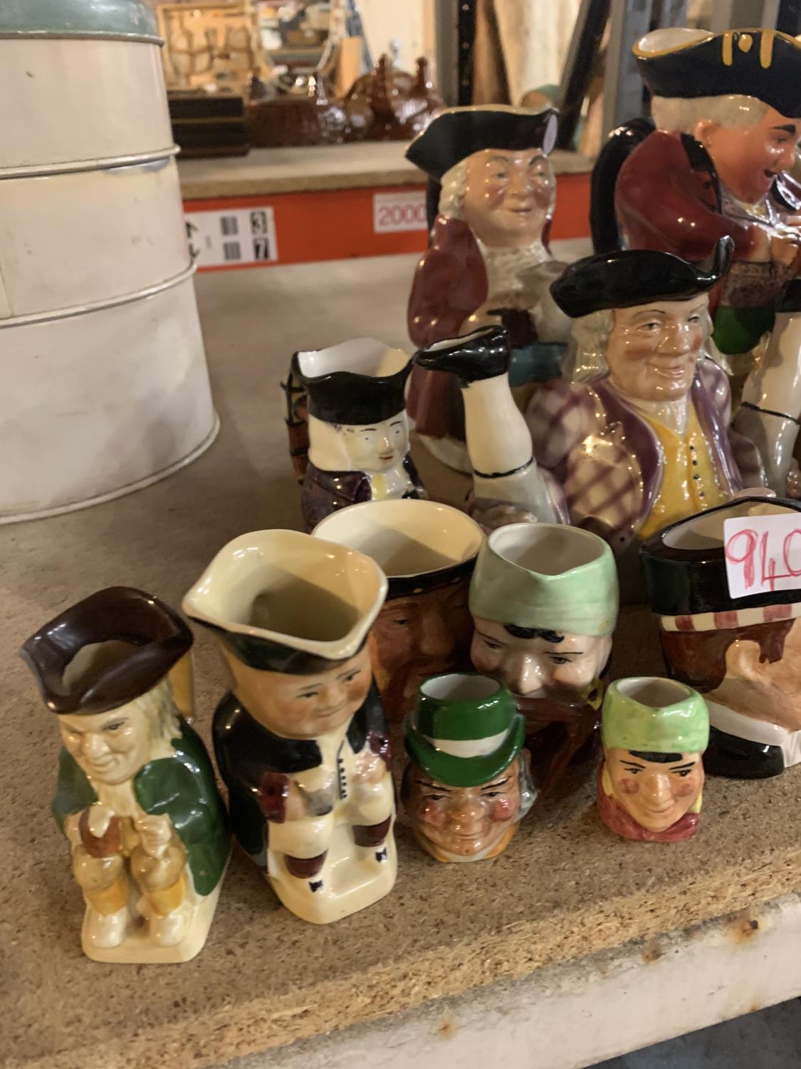 A LARGE COLLECTION OF VARIOUS TOBY JUGS - Image 5 of 5