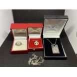 MANCHESTER UNITED MEMORABILLIA IN PRESENTATION BOXES TO INCLUDE A SILVER RING, SILVER PENDANT AND