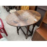 AN 18TH CENTURY AND LATER OAK OVAL DINING TABLE, 40x31" OPENED