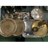 A LARGE ASSORTMENT OF SILVER PLATED ITEMS TO INCLUDE FOUR TRAYS, A CANDLESTICK ETC