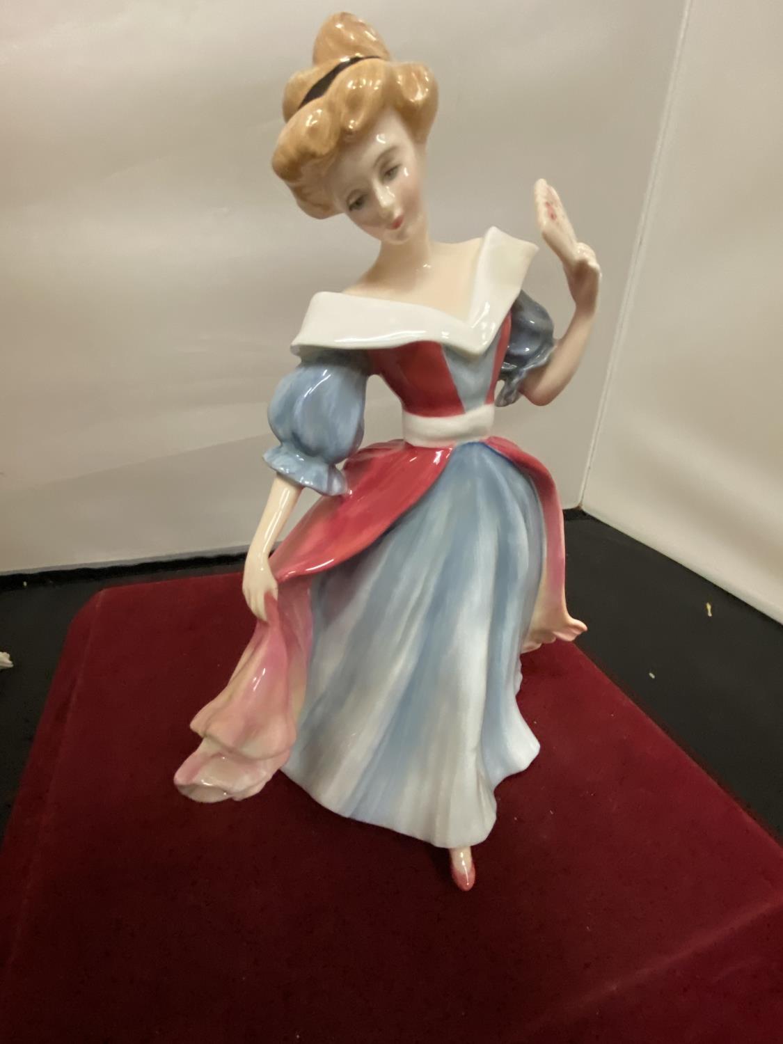 FOUR ROYAL DOULTON FIGURINES (SECONDS) TO INCLUDE SARA, FLEUR, CORALIE AND FIGURE OF THE YEAR AMY - Image 8 of 9