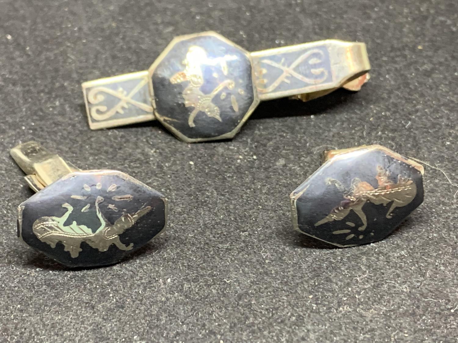 A SIAM SILVER TIE PIN AND A PAIR OF CUFFLINKS