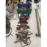 AN ASSORTMENT OF VINTAGE WOOD WORKING TOOLS TO INCLUDE SET SQUARES, GAUGES AND SPANNERS ETC