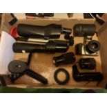 A COLLECTION OF CAMERA EQUIPMENT TO INCLUDE MINOLTA CAMERA, LENSES, ETC AND TWO SPOTTING SCOPES WITH
