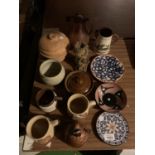 A COLLECTION OF STUDIO POTTERY WARE TO INCLUDE A LIDDED HONEY POT