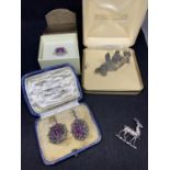 VARIOUS WHITE METAL ITEMS POSSIBLY SILVER TO INCLUDE A BEAR WITH HEARTS BROOCH, A PURPLE STONE RING,