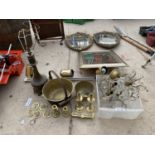 A LARGE QUANTITY OF BRASS ITEMS TO INCLUDE A DECORATIVE LIGHT FITTING, A JAM PAN AND HORSE BRASSES