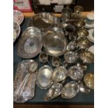 A COLLECTION OF SILVER PLATED WARE TO INCLUDE GOBLETS, SAUCE BOATS, TRAYS ETC