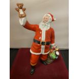 A ROYAL DOULTON FIGURINE OF SANTA CLAUS HN 2725 (SECOND)