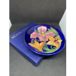 A MOORCROFT TRINKET DISH WITH A PRESENTATION BOX