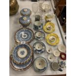 A SELECTION OF CERAMIC ITEMS