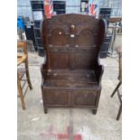 AN EARLY 20TH CENTURY MONKS STYLE BENCH, 27" WIDE