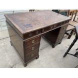 A 19TH CENTURY STYLE DOUBLE PEDESTAL SEVEN DDRAWER DESKW ITH INSEST LEATHER TOP, 46x28"