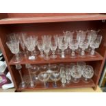A COLLECTION OF GLASS WARE TO INCLUDE 'BABYCHAM' GLASSES, 'DOULTON' BRANDY GLASSES ETC