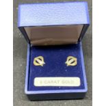 A PAIR OF 9 CARAT GOLD EARRINGS IN A PRESENTATION BOX